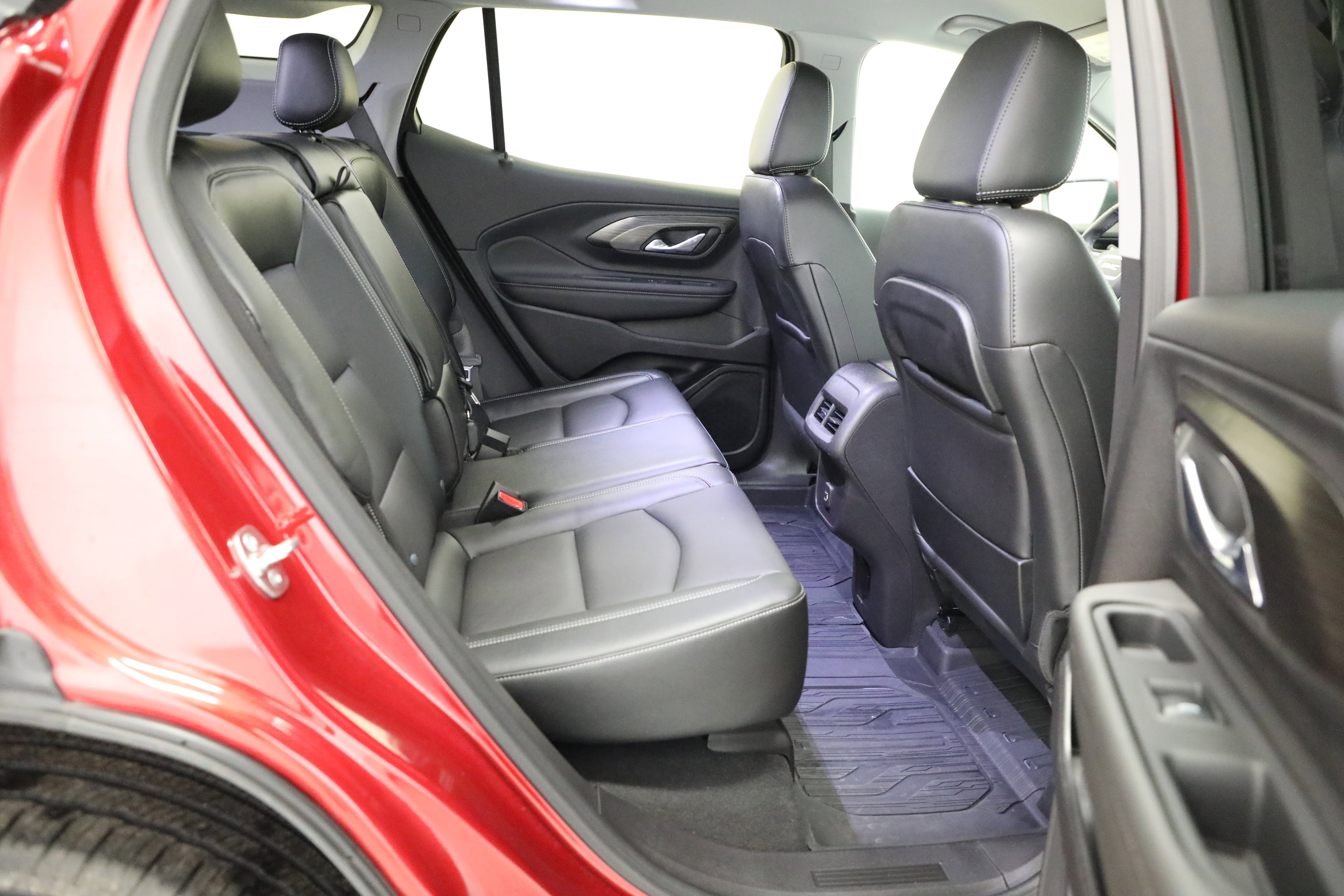 Certified 2024 GMC Terrain SLT w/ Infotainment Package II image 16