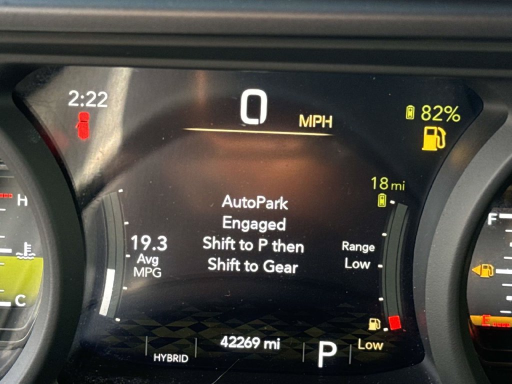 Used 2024 Jeep Wrangler Unlimited AWD/4WD image 27