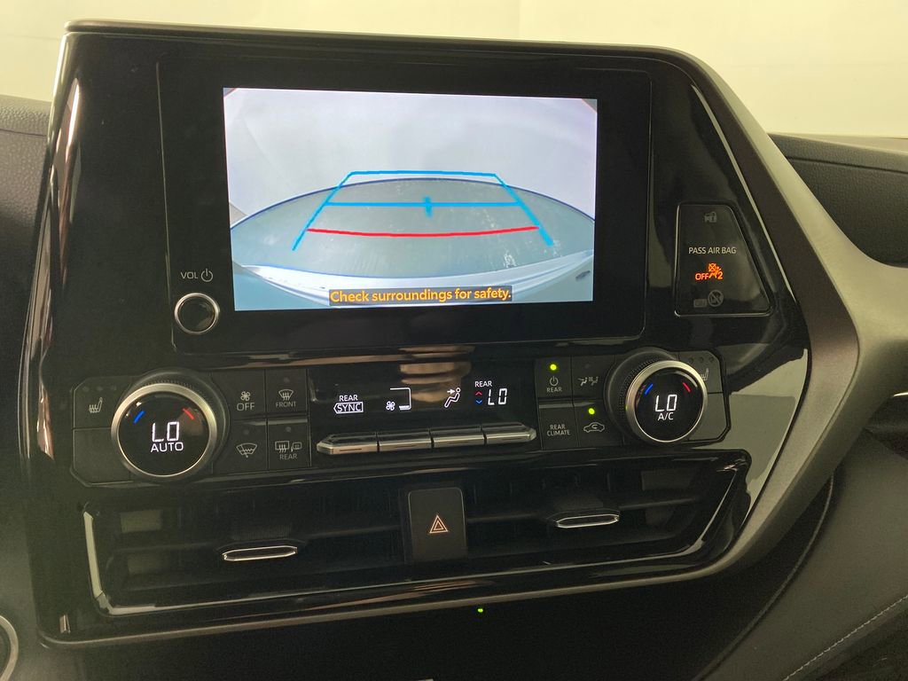 Used 2024 Toyota Highlander XLE image 30