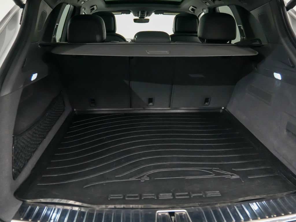Certified 2023 Porsche Cayenne w/ Premium Package AWD/4WD image 13