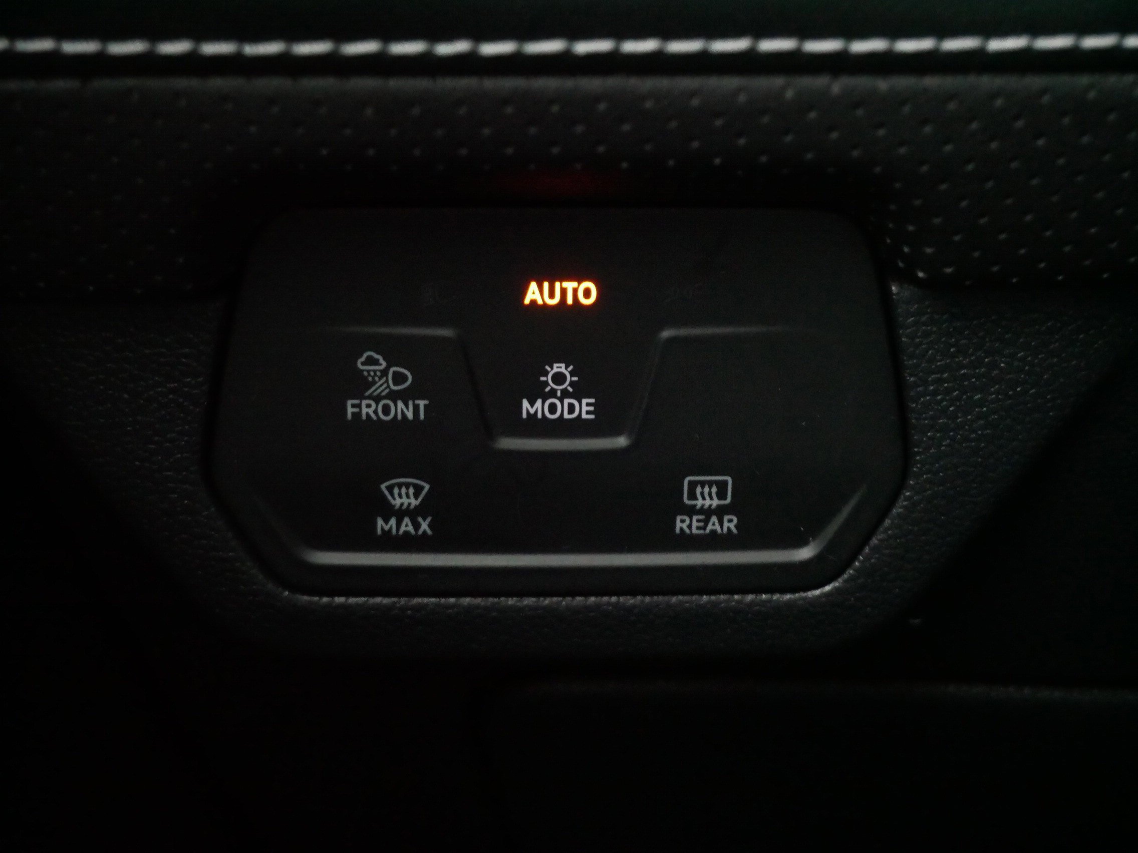 Certified 2025 Volkswagen Atlas SEL Premium R-Line AWD/4WD image 28
