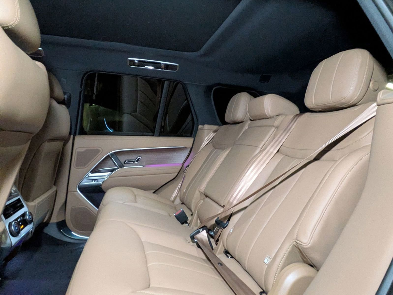 New 2025 Land Rover Range Rover SE image 16