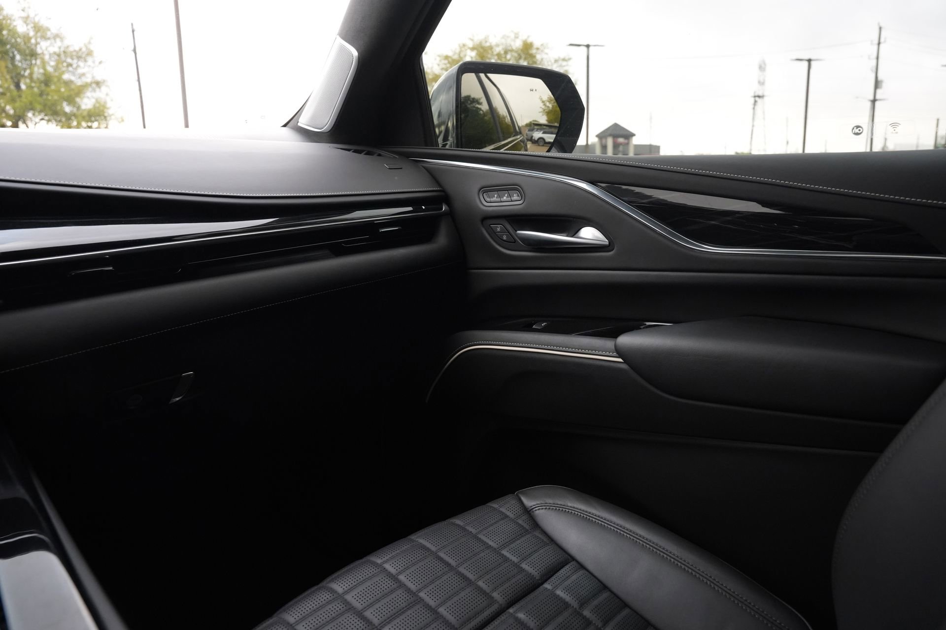 Certified 2024 Cadillac Escalade ESV V w/ Heavy-Duty Trailer Package image 8