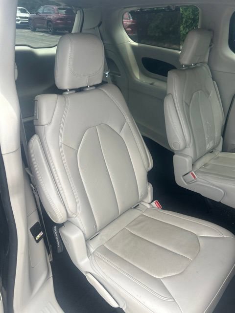 Used 2017 Chrysler Pacifica Touring-L Plus w/ Advanced Safetytec Group FWD image 26