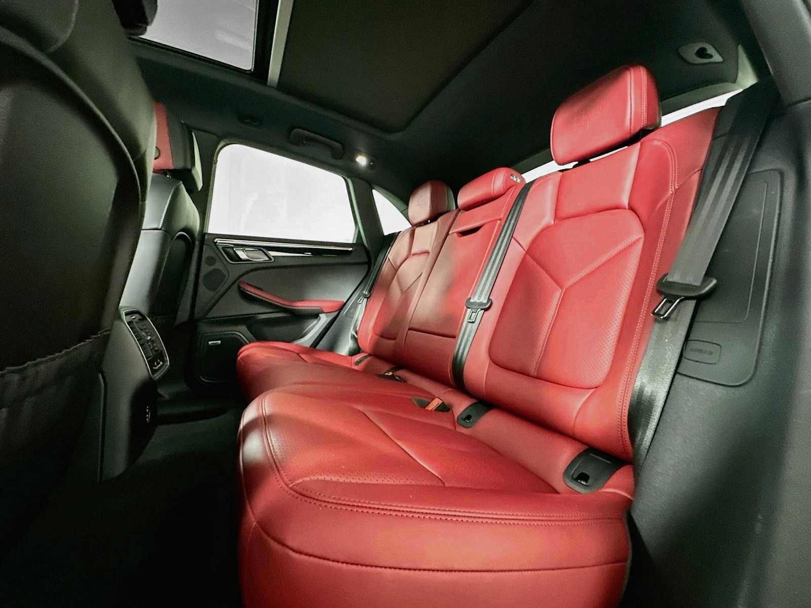 Certified 2026 Porsche Macan AWD/4WD image 23
