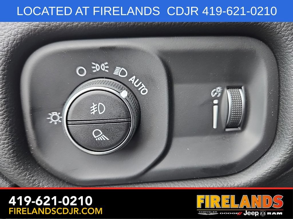 New 2026 RAM 1500 4x4 Crew Cab image 13