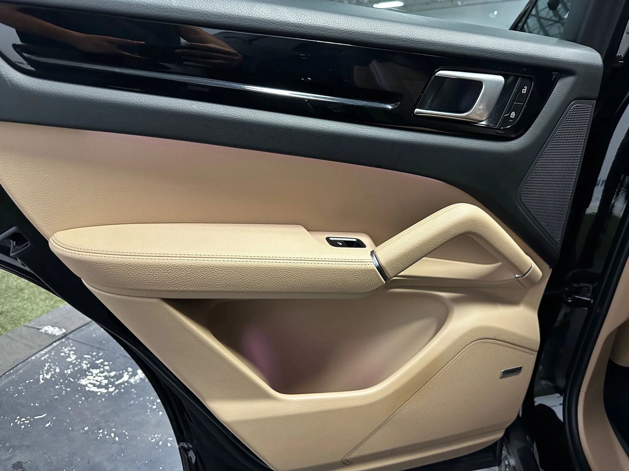 Used 2022 Porsche Cayenne Platinum Edition w/ Premium Package Plus image 18