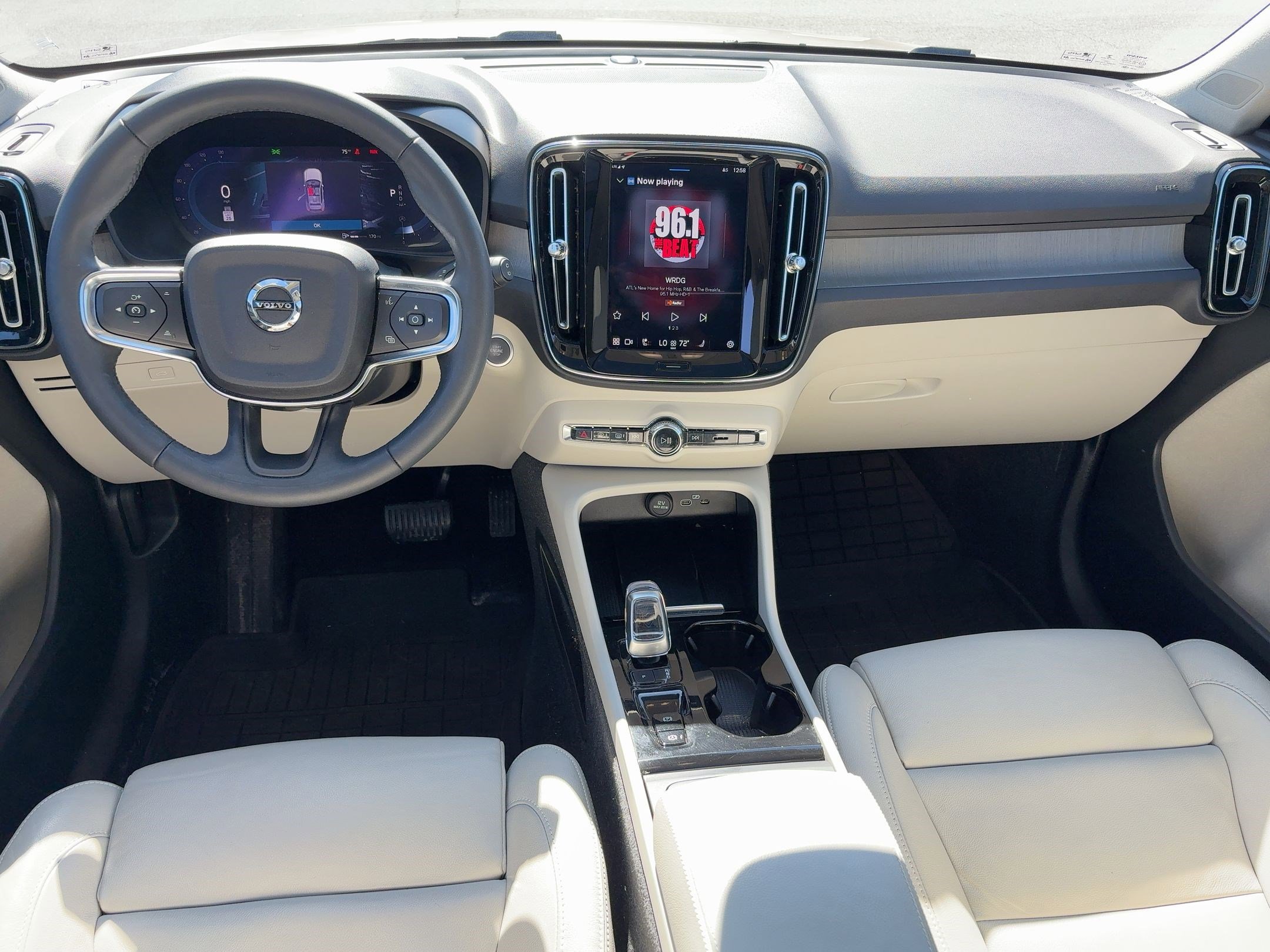 Used 2023 Volvo XC40 B5 Plus w/ Climate Package image 24