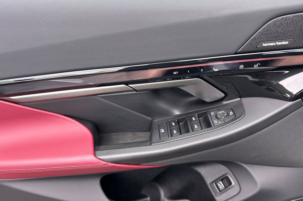 Used 2024 BMW i5 eDrive40i w/ M Sport Package image 10