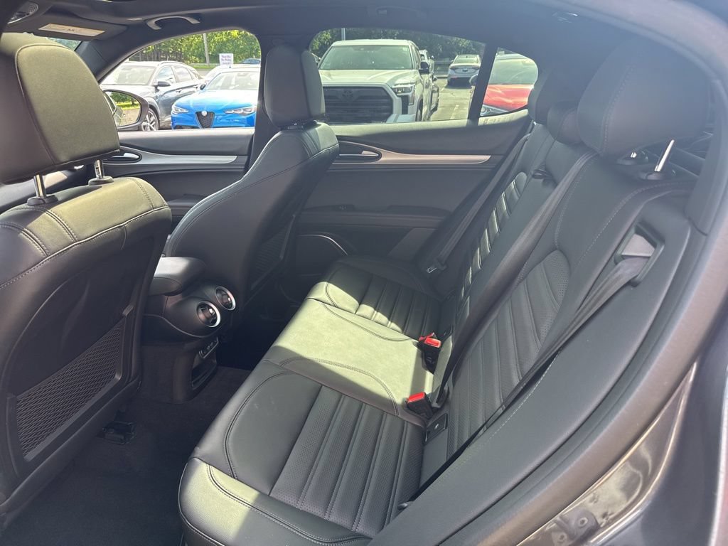 Used 2022 Alfa Romeo Stelvio Veloce AWD/4WD image 51