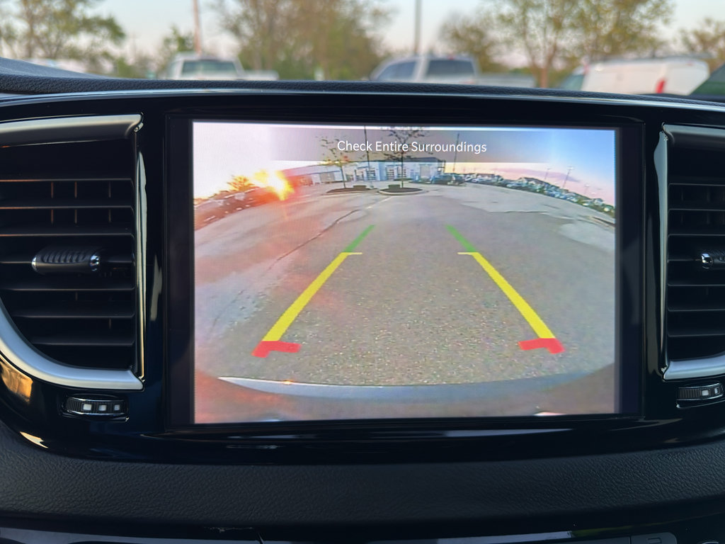 Used 2025 Chrysler Pacifica Limited FWD image 31