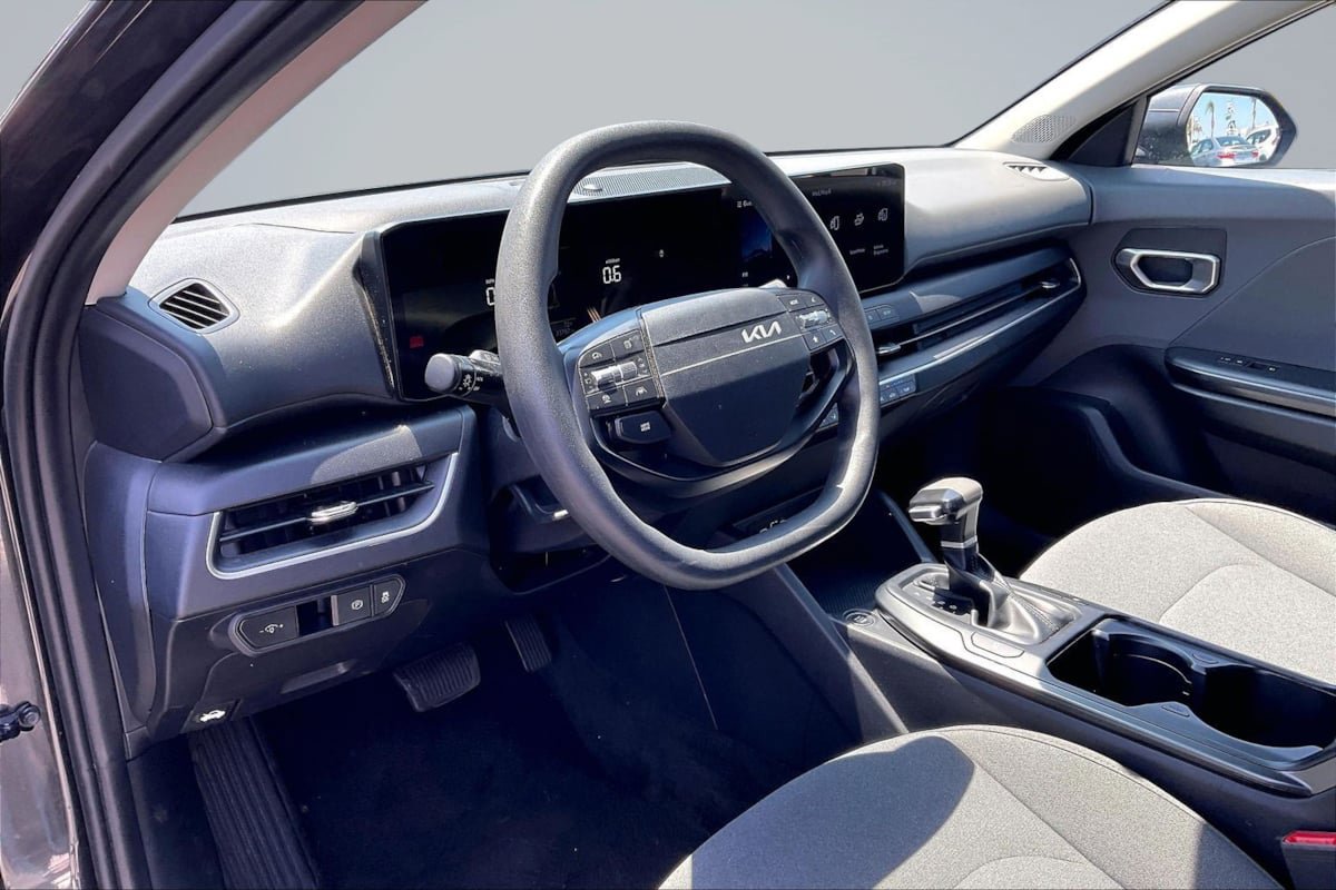 Used 2025 Kia K4 FWD image 13