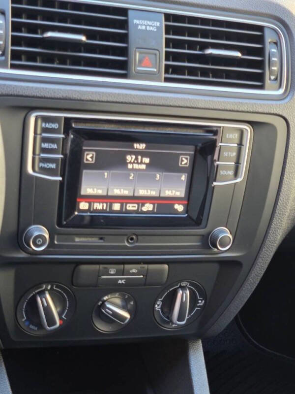 Used 2017 Volkswagen Jetta S image 20