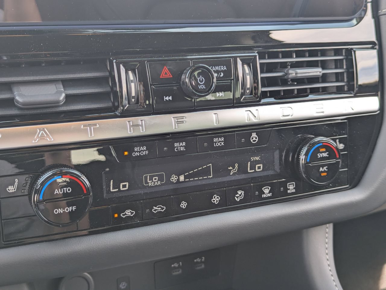 New 2026 Nissan Pathfinder SL w/ SL Premium Package (P04) FWD image 19
