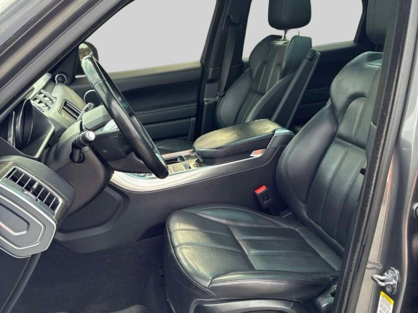 Used 2016 Land Rover Range Rover Sport SE image 3