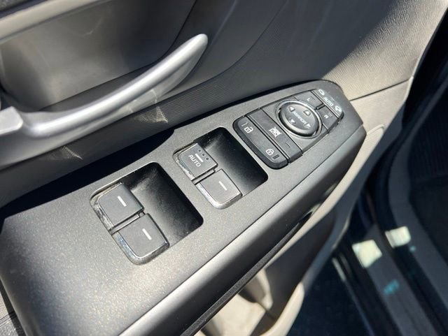 Used 2016 Kia Sedona LX w/ LX Convenience Package FWD image 24