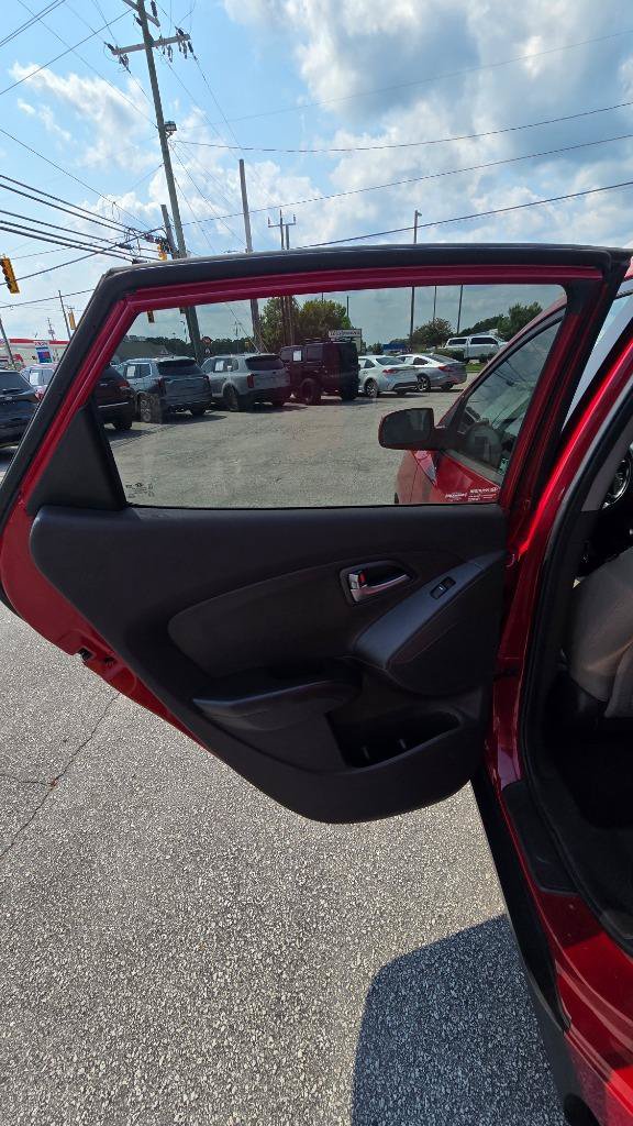 Used 2015 Hyundai Tucson SE AWD/4WD image 11