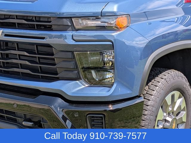 Used 2025 Chevrolet Silverado 2500 Custom w/ Custom Value Package AWD/4WD image 9