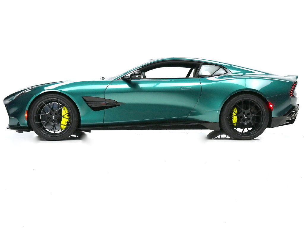 Used 2025 Aston Martin Vanquish RWD image 22