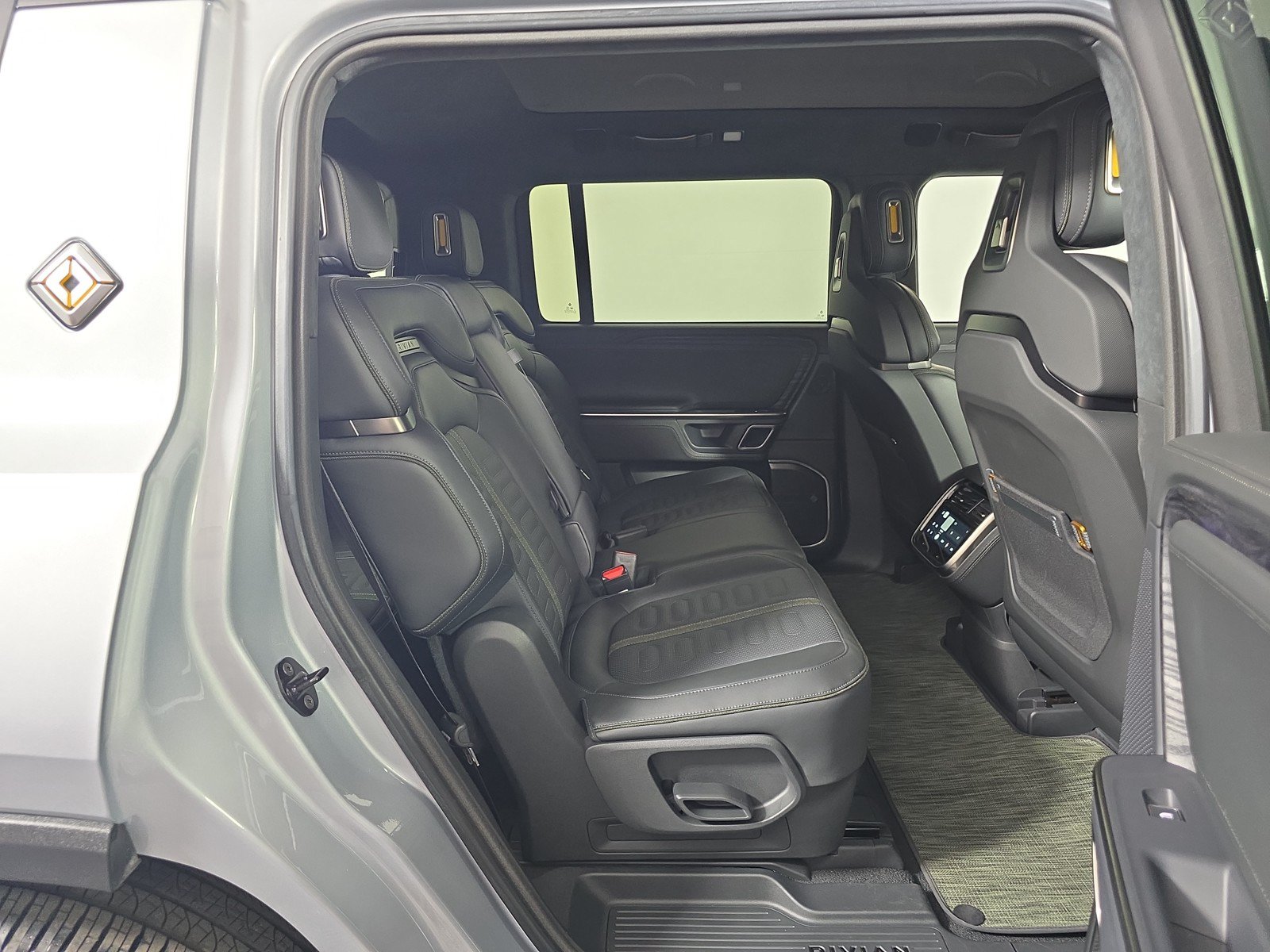 Used 2024 Rivian R1S Adventure AWD/4WD image 23