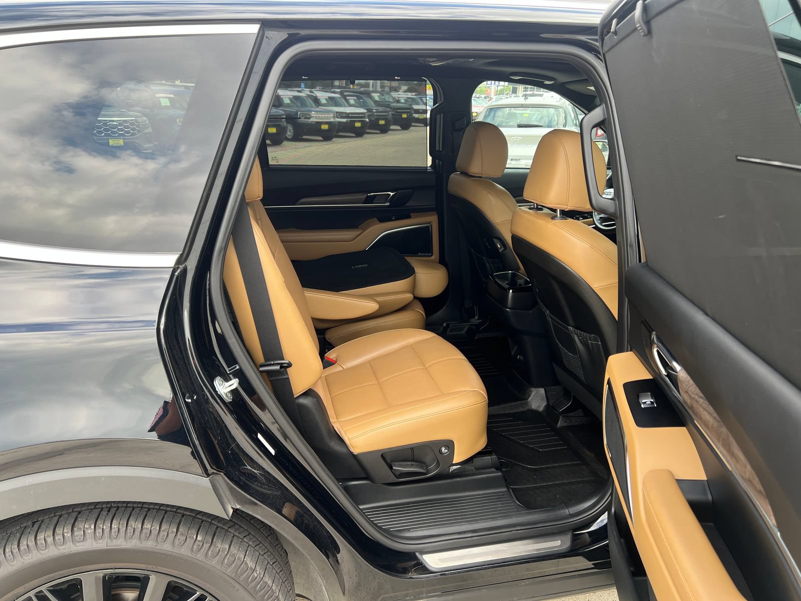 Used 2021 Kia Telluride SX w/ Towing Package FWD image 14