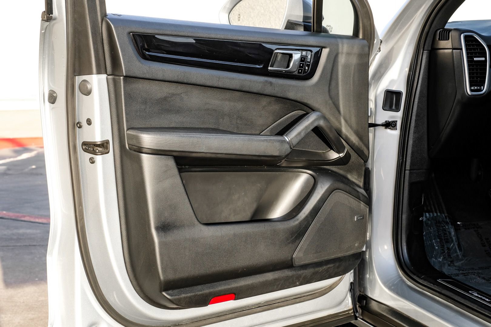 Used 2020 Porsche Cayenne image 39