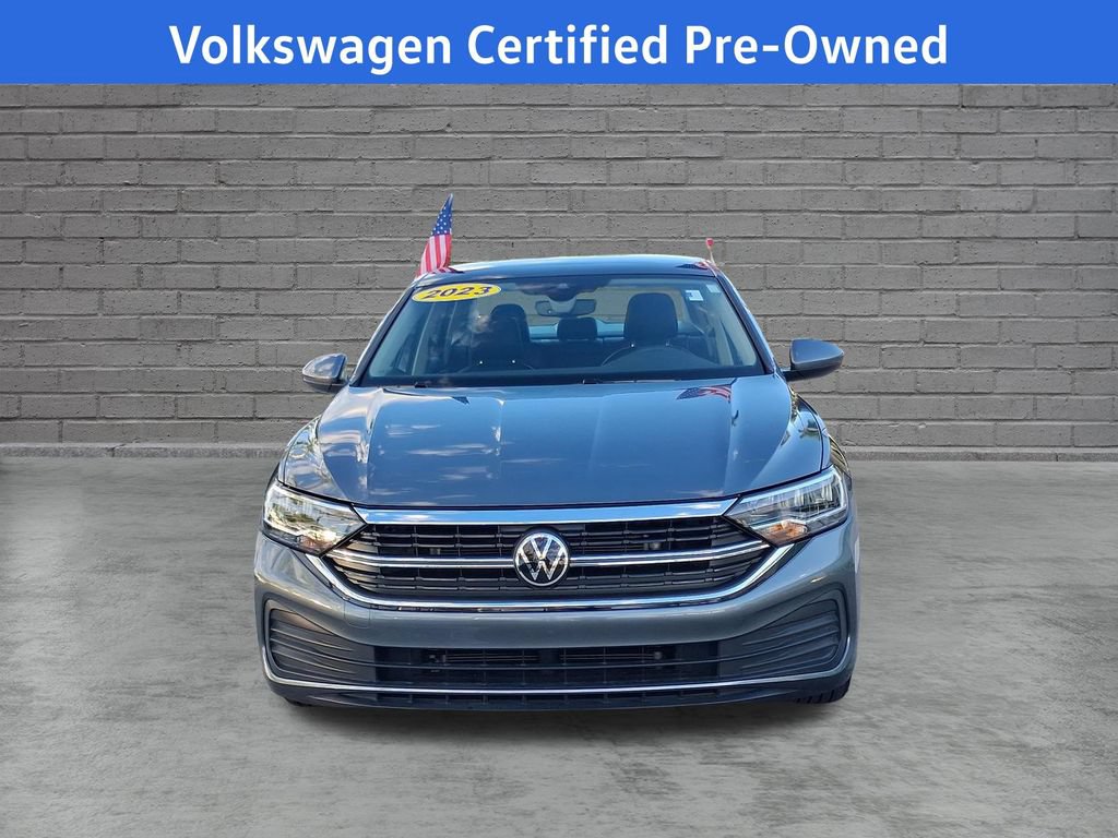 Certified 2023 Volkswagen Jetta SE w/ Panoramic Sunroof Package FWD image 2