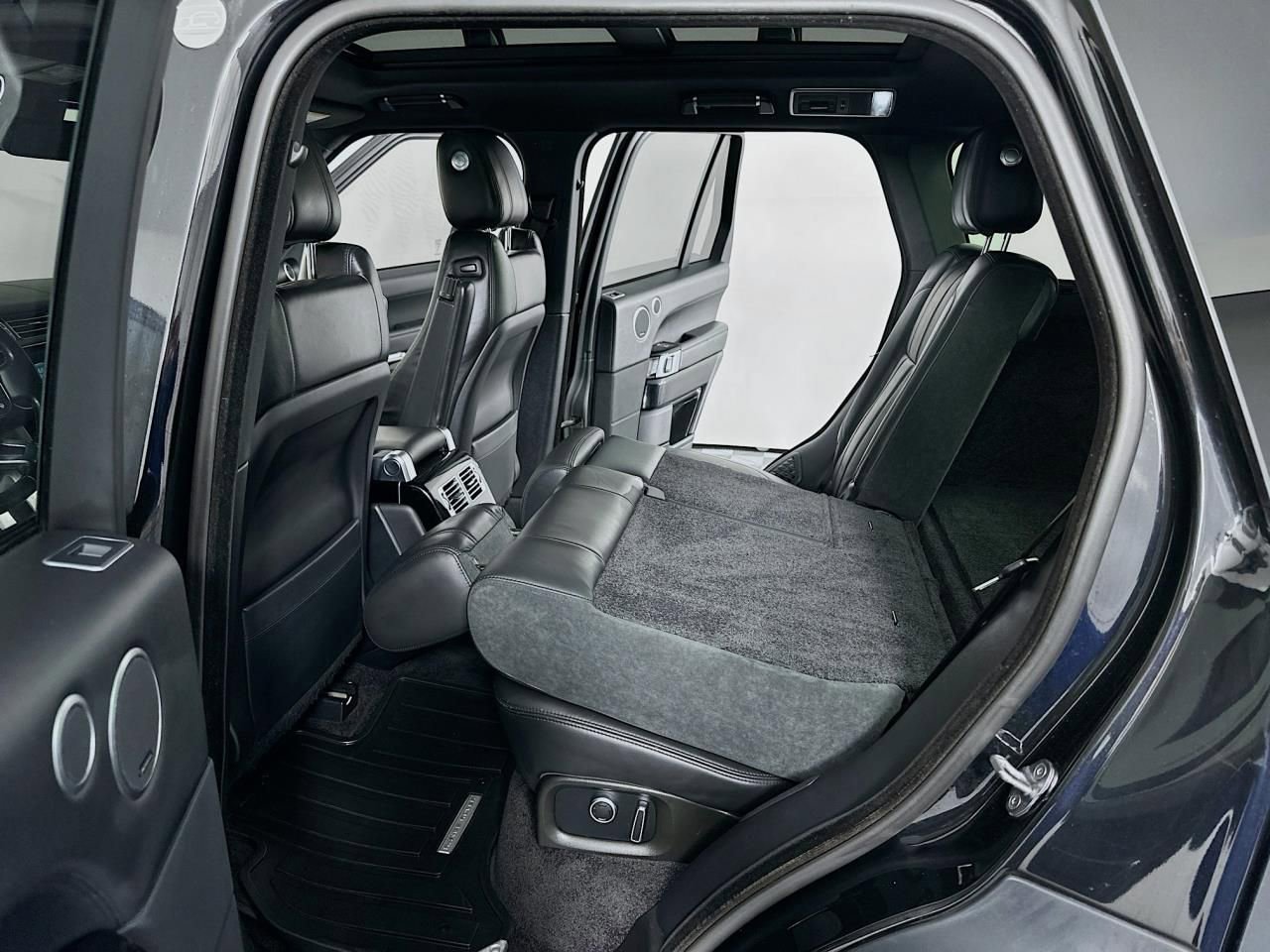 Used 2016 Land Rover Range Rover Supercharged image 33