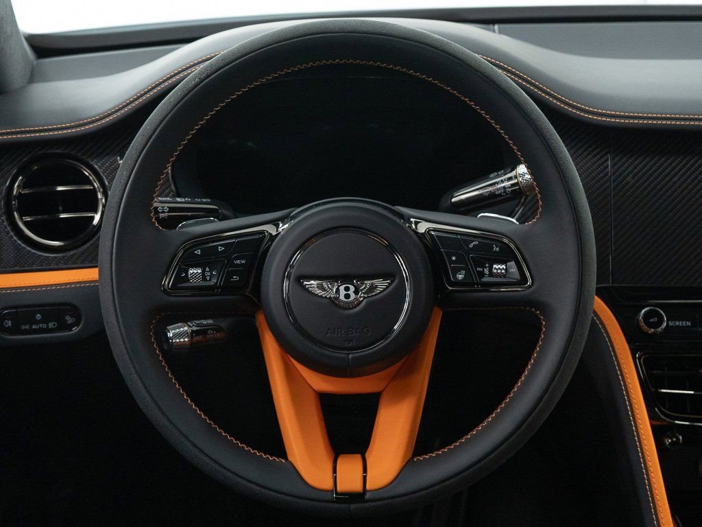 Used 2025 Bentley Flying Spur Plug-In Hybrid image 31
