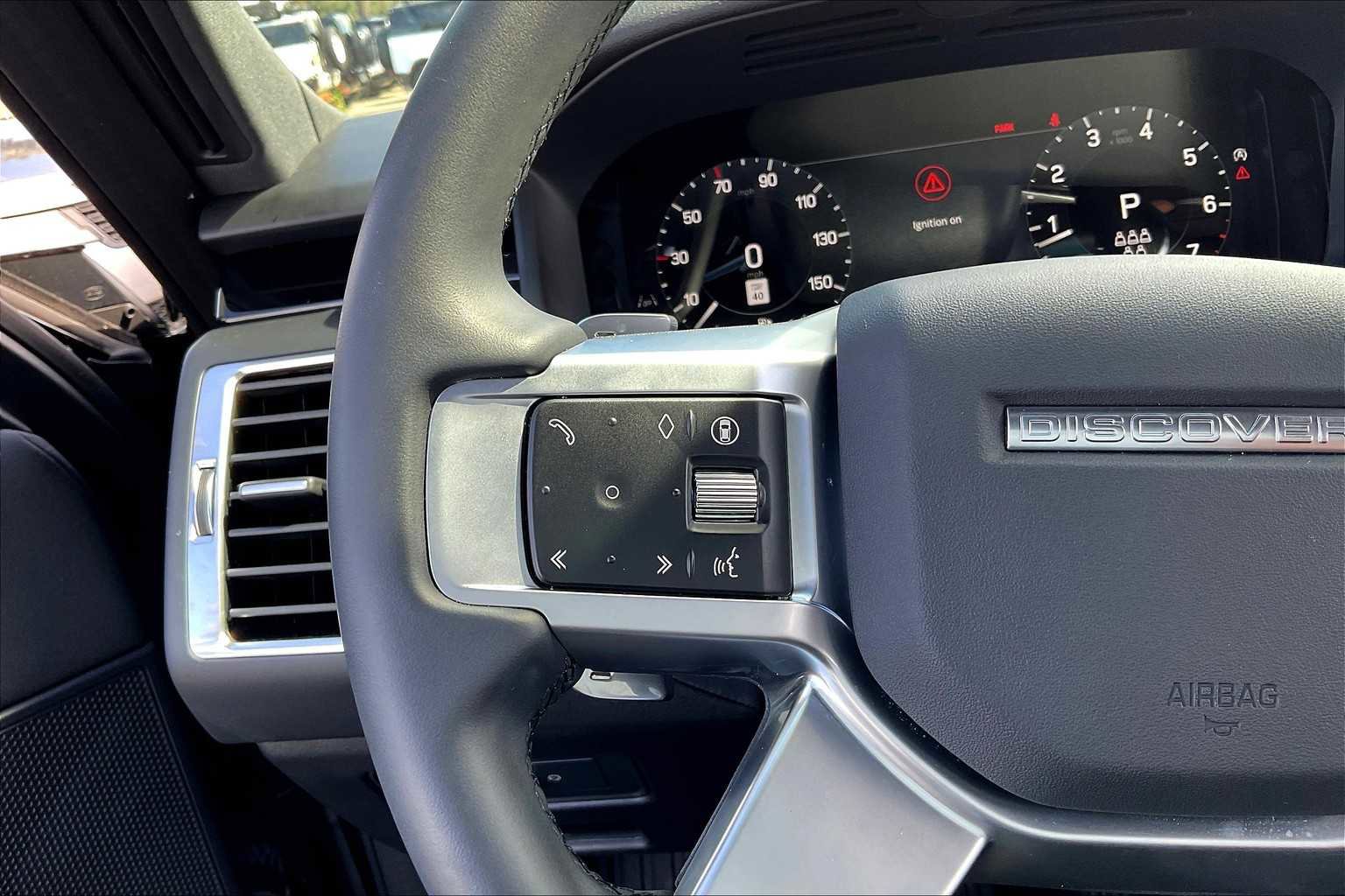 Used 2025 Land Rover Discovery S image 21