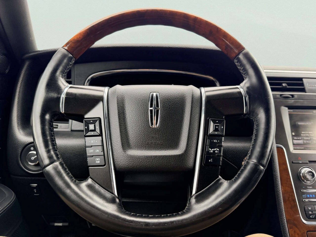 Used 2015 Lincoln Navigator 4WD image 37