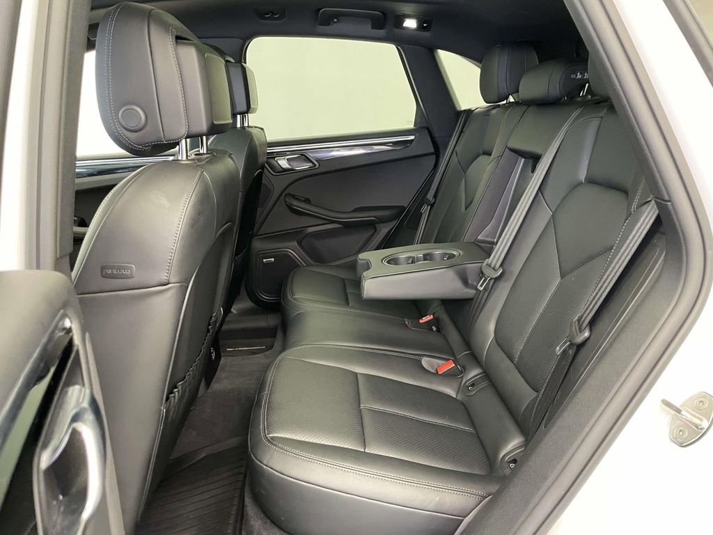 Certified 2025 Porsche Macan image 19