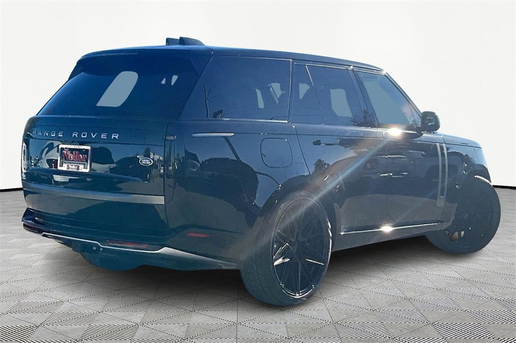 Used 2022 Land Rover Range Rover SE image 2
