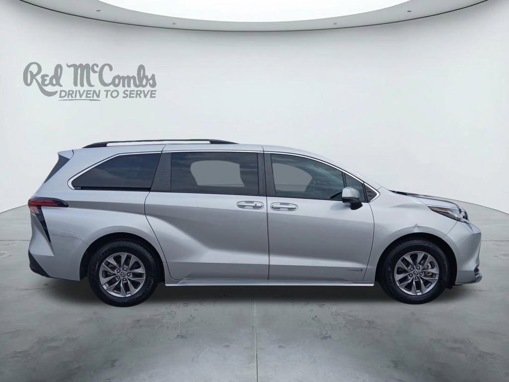Used 2021 Toyota Sienna LE FWD image 6
