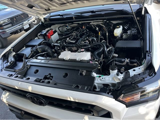 Used 2025 Toyota 4Runner SR5 AWD/4WD image 40
