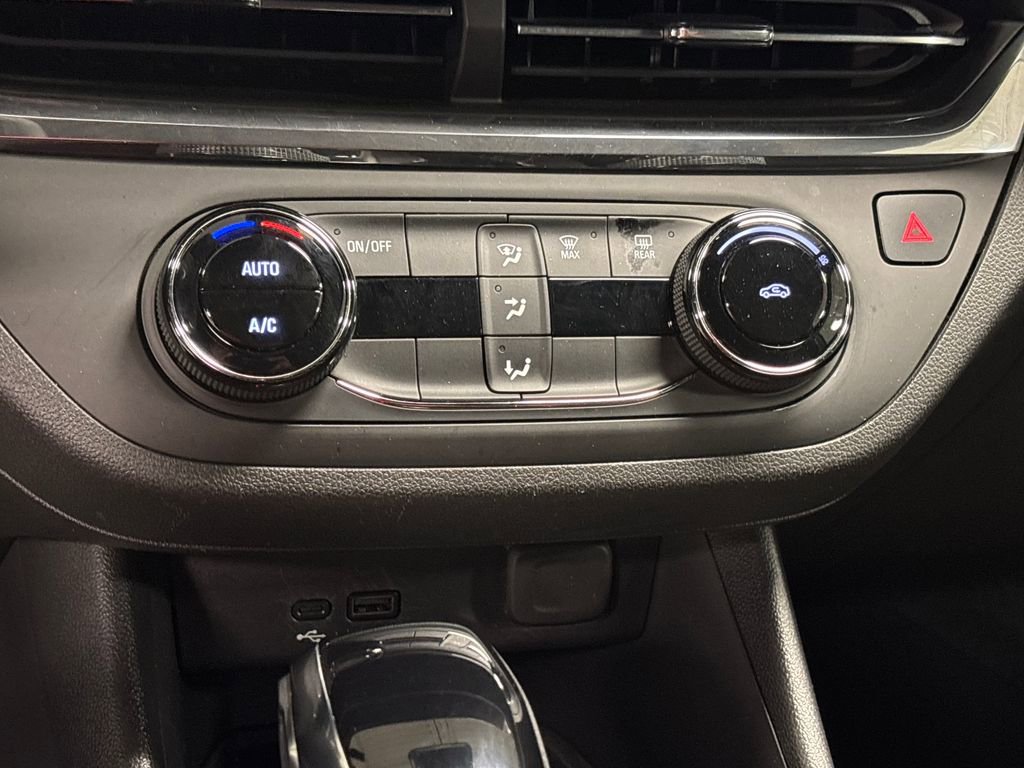 Used 2025 Buick Envista Preferred FWD image 36