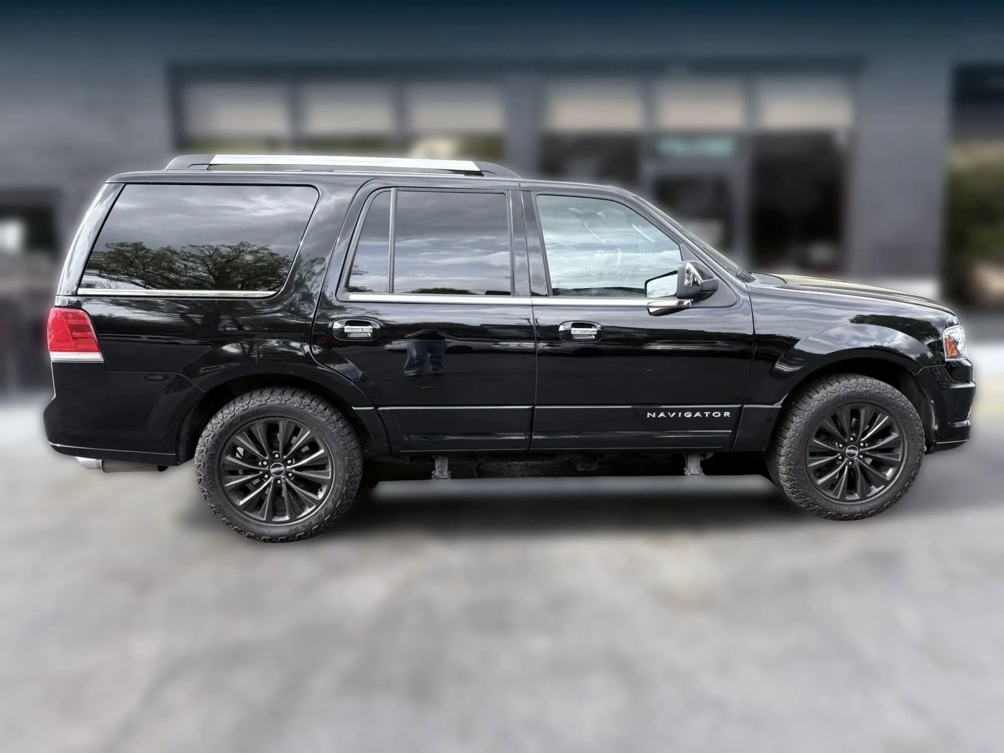 Used 2016 Lincoln Navigator Select image 6