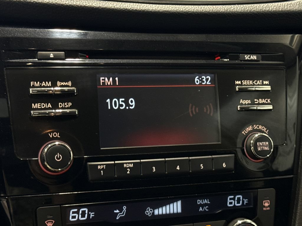 Used 2016 Nissan Rogue SV AWD/4WD image 22