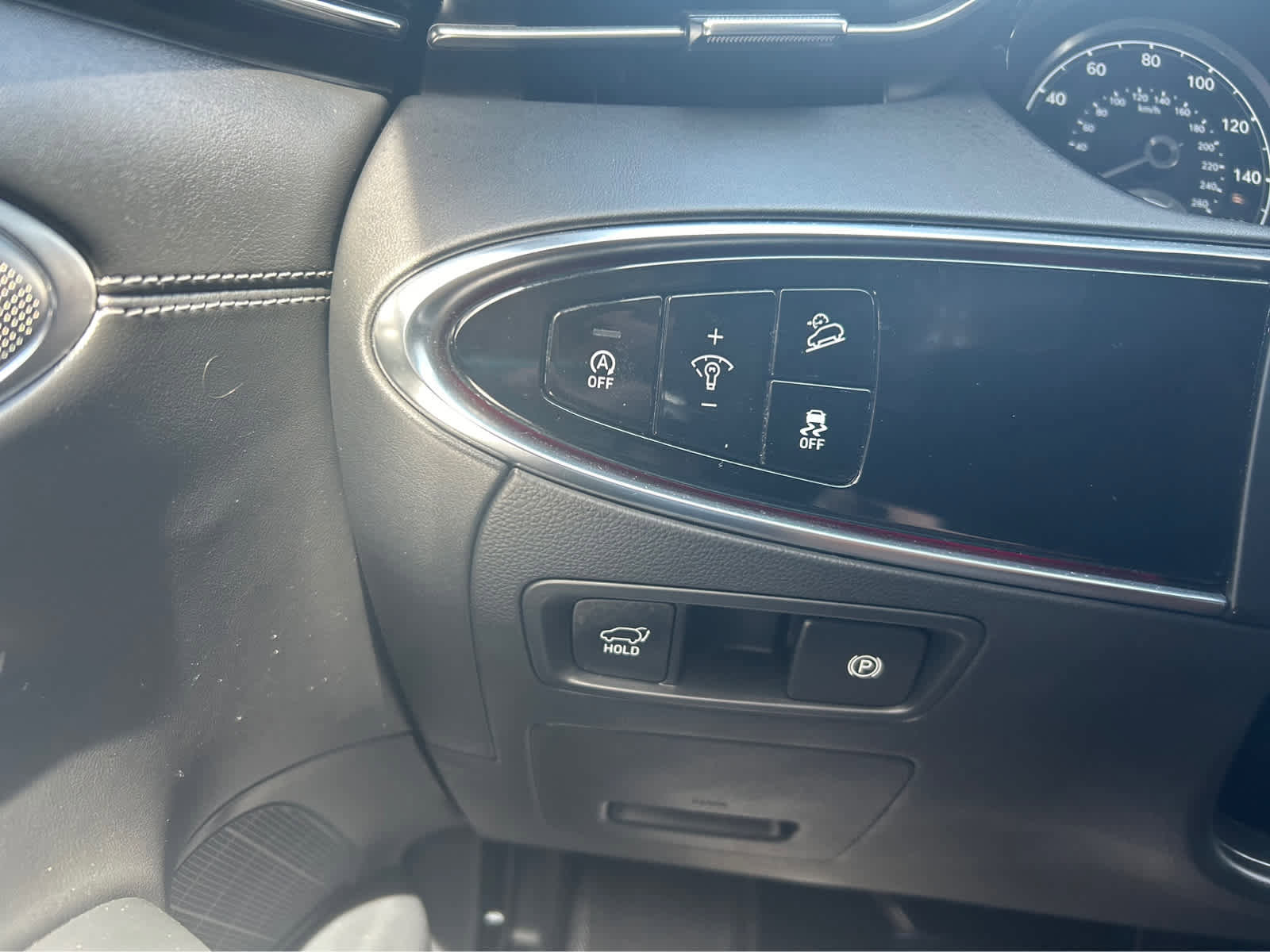 Used 2022 Genesis GV70 2.5T w/ Advanced Package image 24