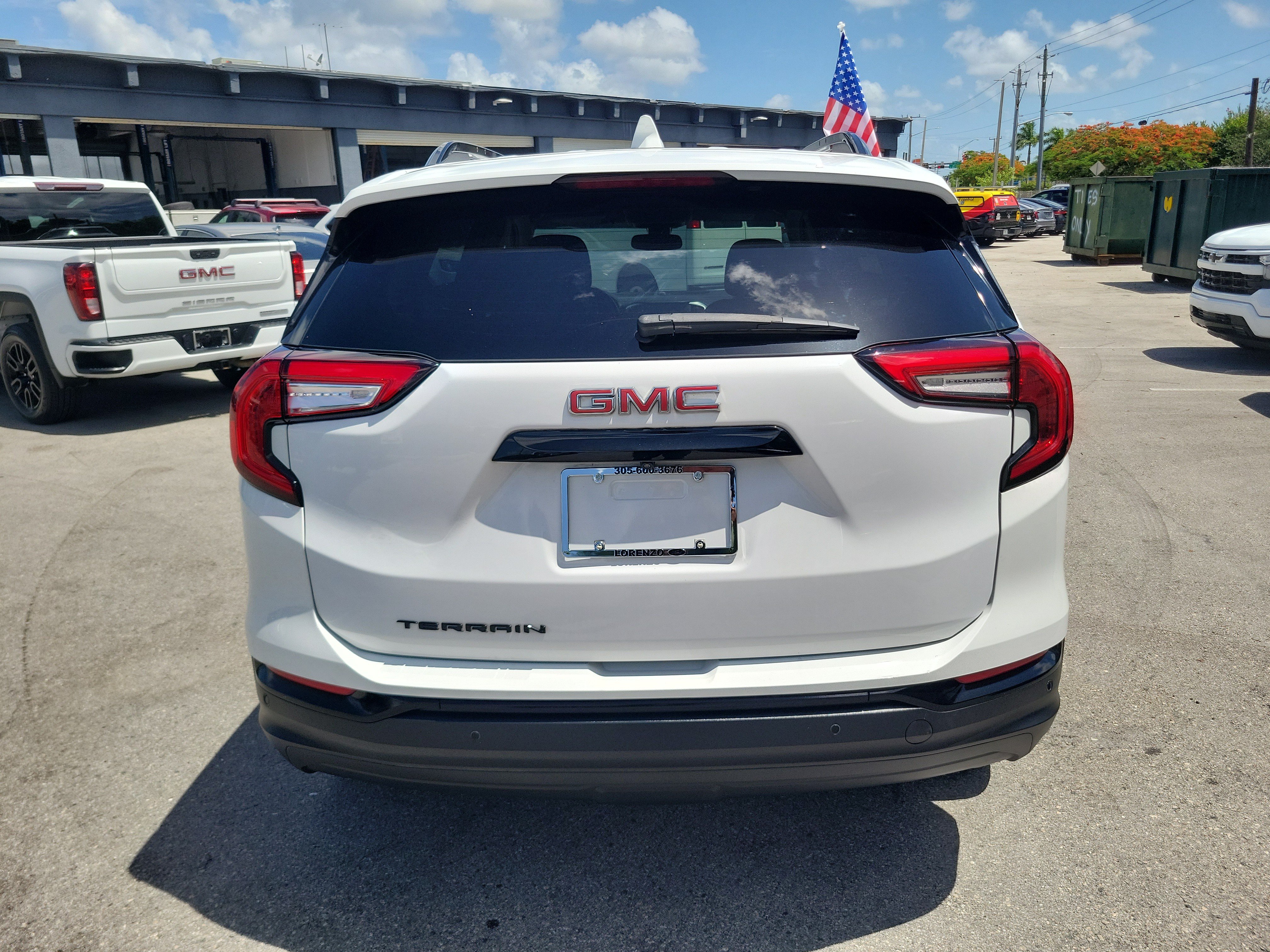 Used 2023 GMC Terrain SLE w/ Driver Convenience Package FWD image 6