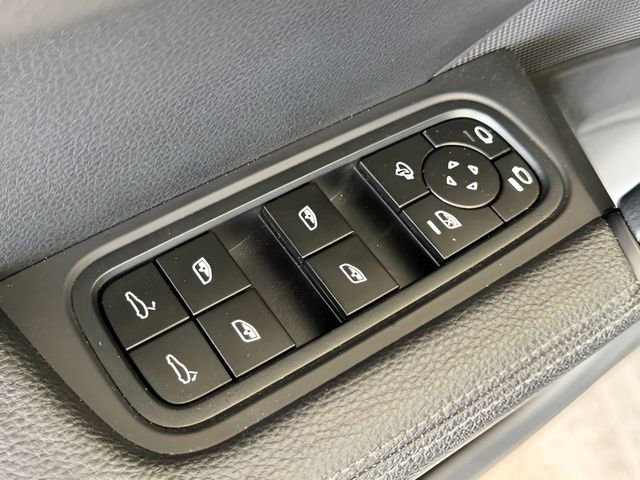 Used 2024 Porsche Cayenne Coupe image 16