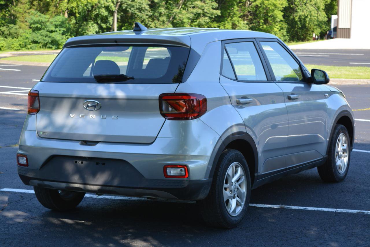 Used 2021 Hyundai Venue SE FWD image 5