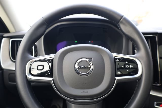 Used 2025 Volvo XC60 B5 Plus image 14