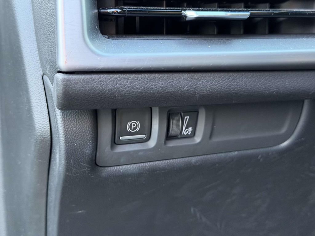 Certified 2025 Cadillac XT4 Premium Luxury image 19