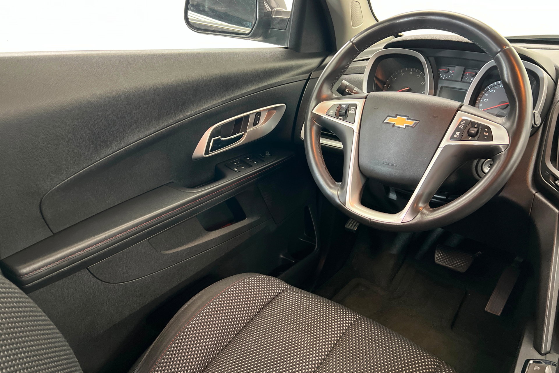 Used 2015 Chevrolet Equinox LT w/ Driver Convenience Package FWD image 12