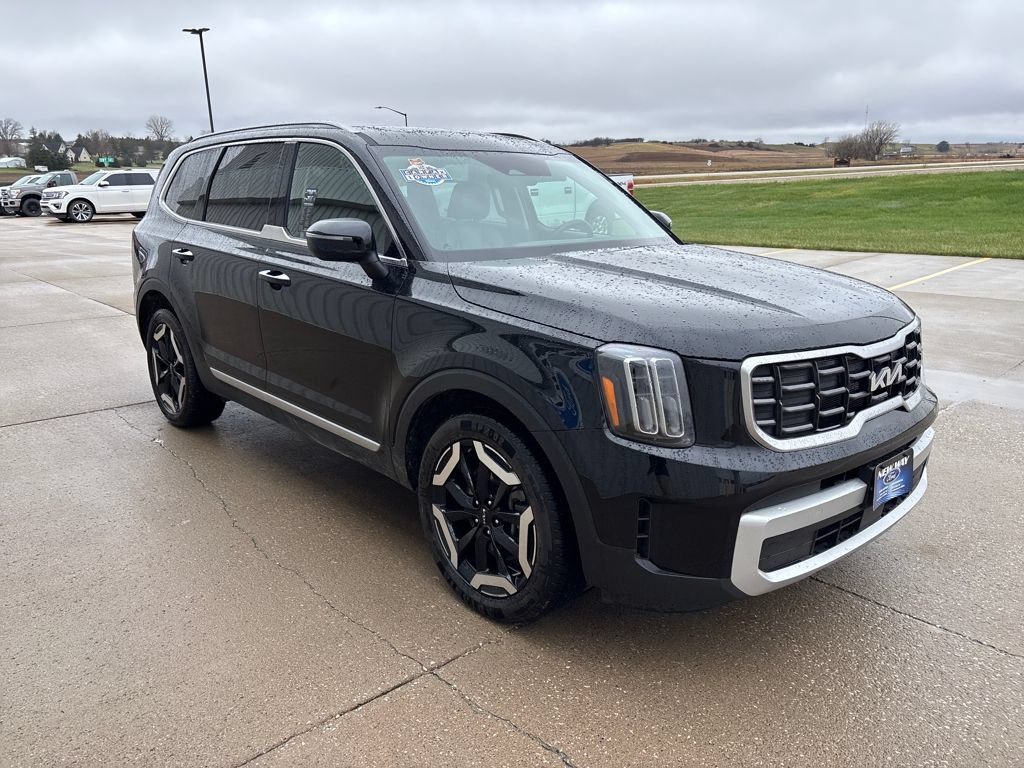 Used 2025 Kia Telluride S AWD/4WD image 3