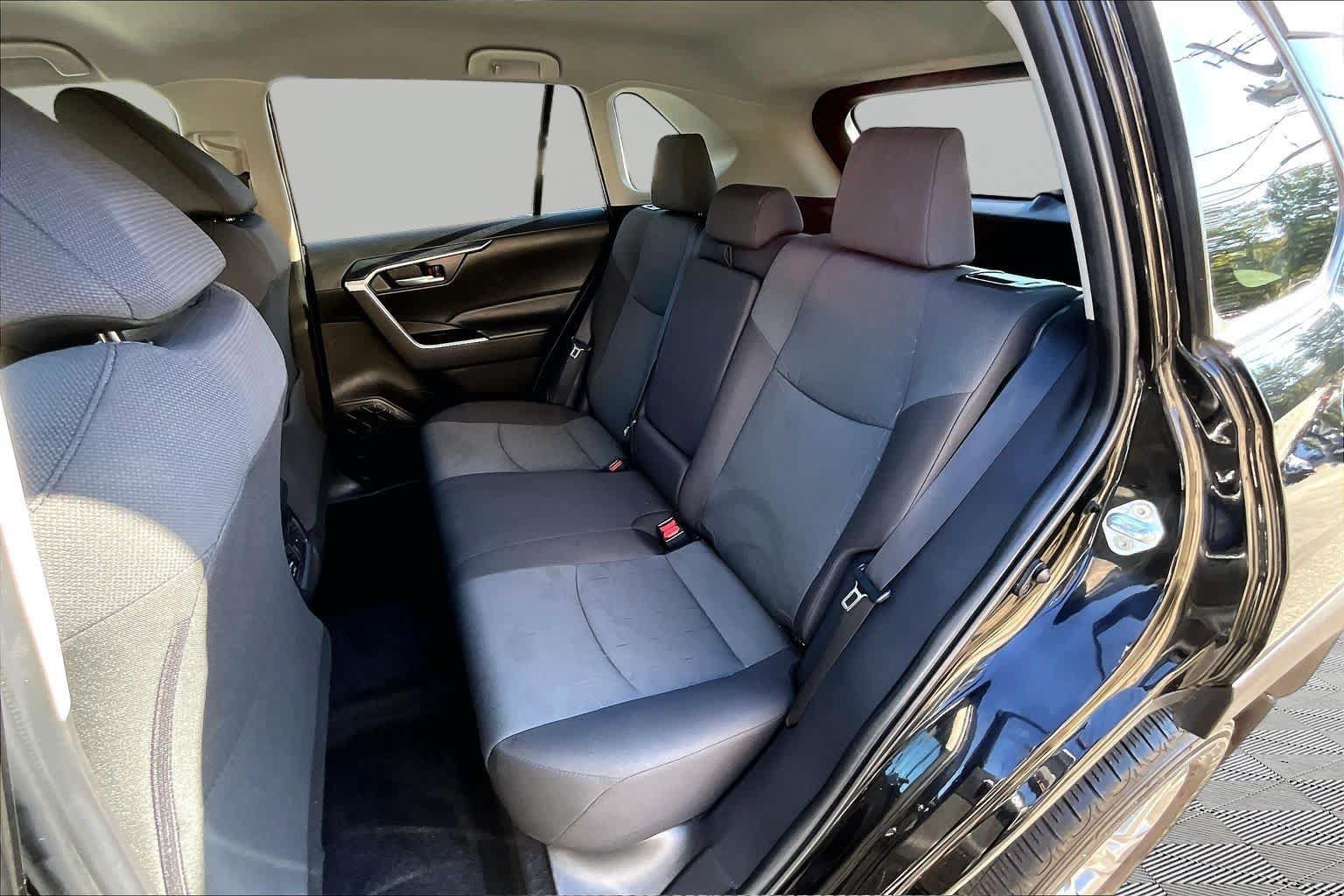 Used 2024 Toyota RAV4 XLE FWD image 21