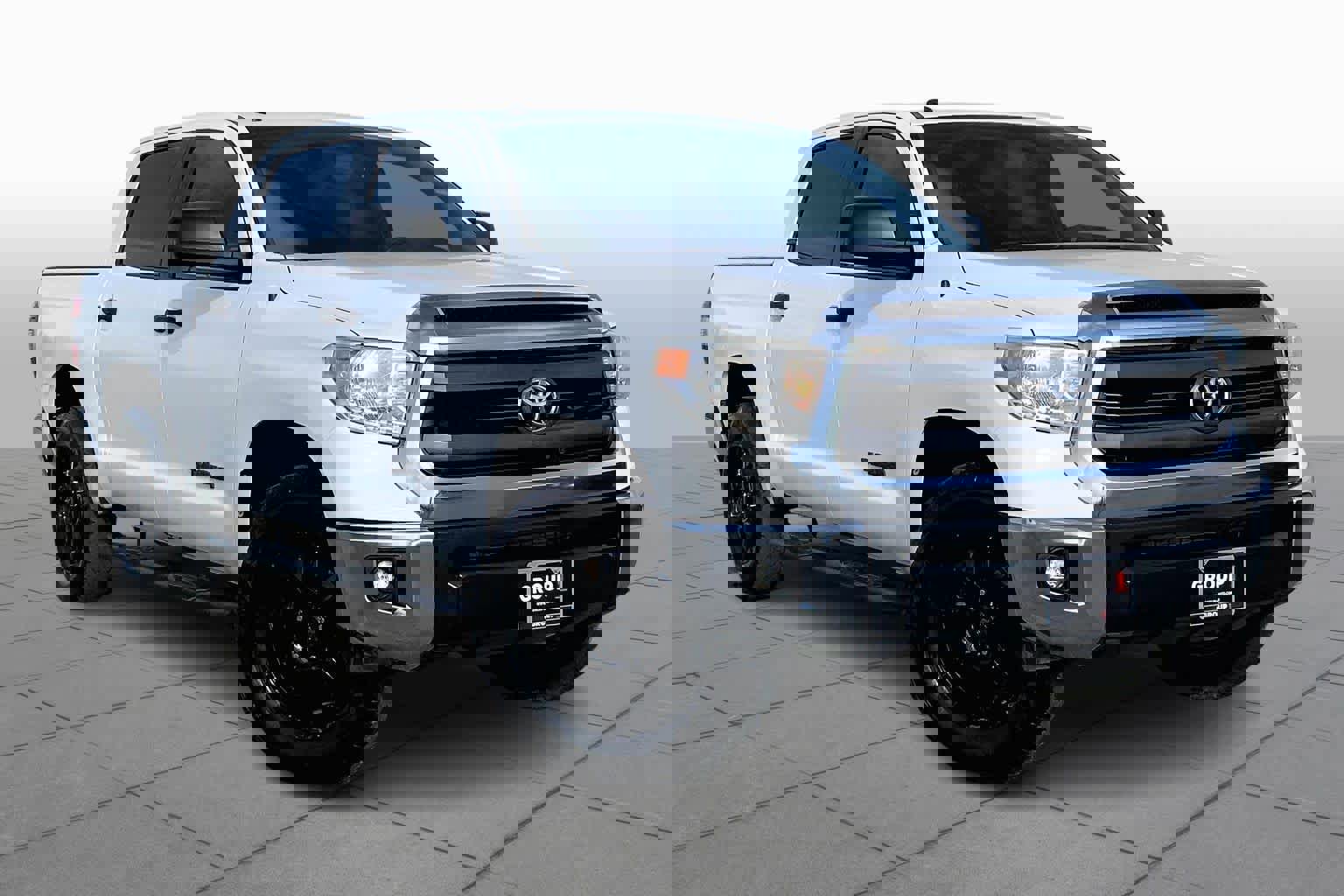 Used 2015 Toyota Tundra SR5 w/ SR5 Upgrade Package image 2