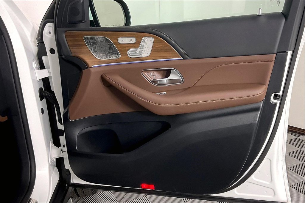 Certified 2025 Mercedes-Benz GLS 63 AMG 4MATIC image 16