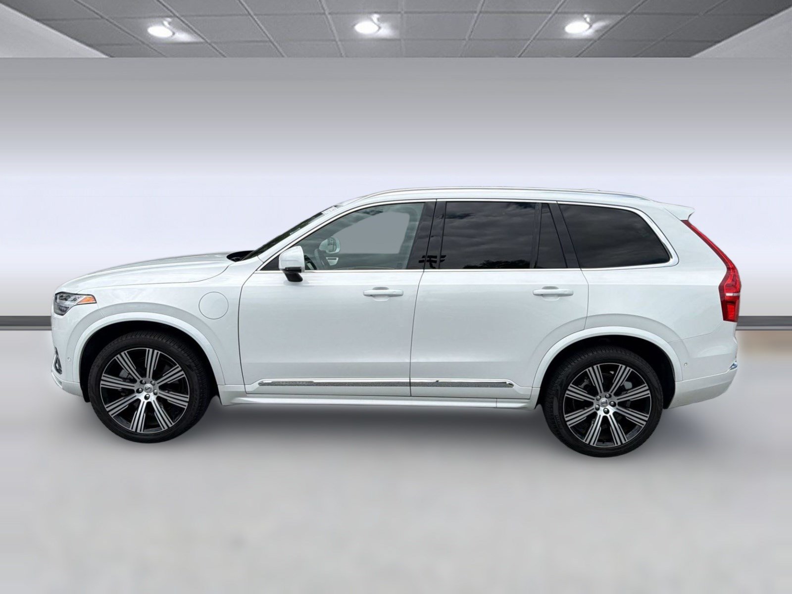 Certified 2024 Volvo XC90 T8 Ultimate w/ Protection Package Premier AWD/4WD image 2